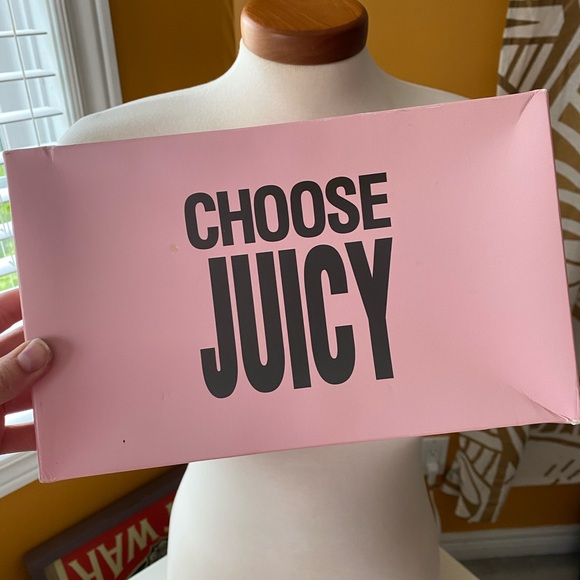 Genuine Juicy Silk Scarf - Picture 4 of 5